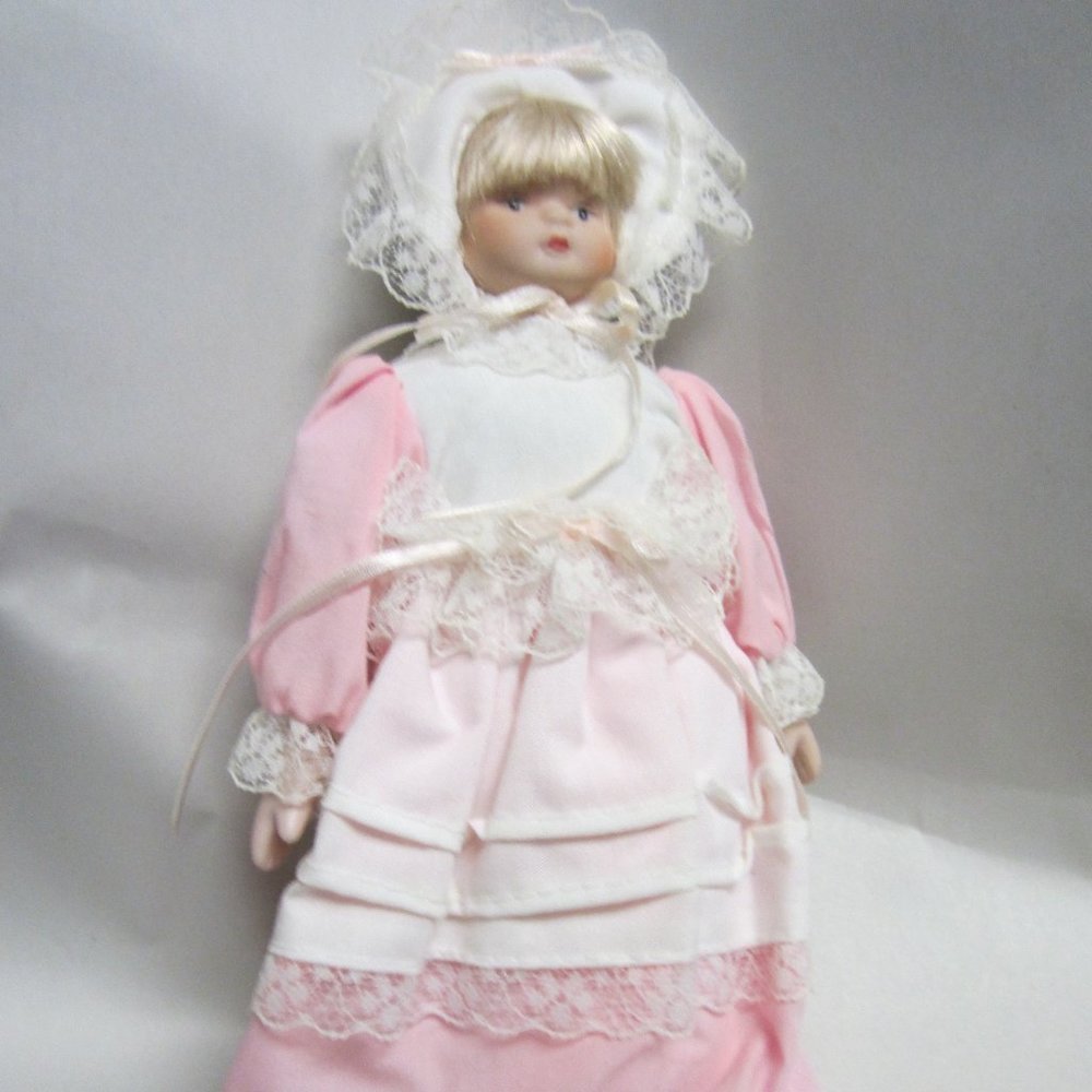 VTG PORCELAIN DOLL IN PINK DRESS AND BONNET